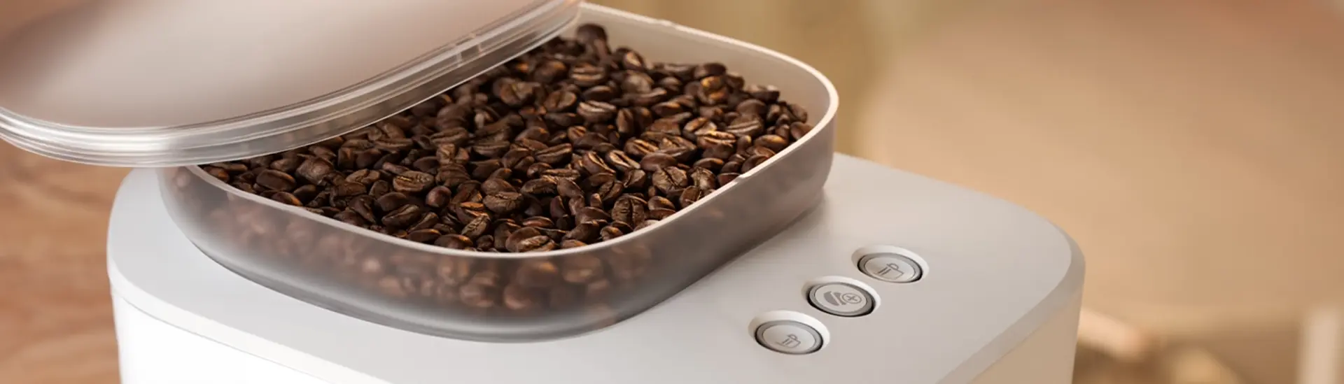 Gros plan sur le conteneur de grains de café de la machine à expresso Baristina Gros plan sur le conteneur de grains de café de la machine à expresso Baristina