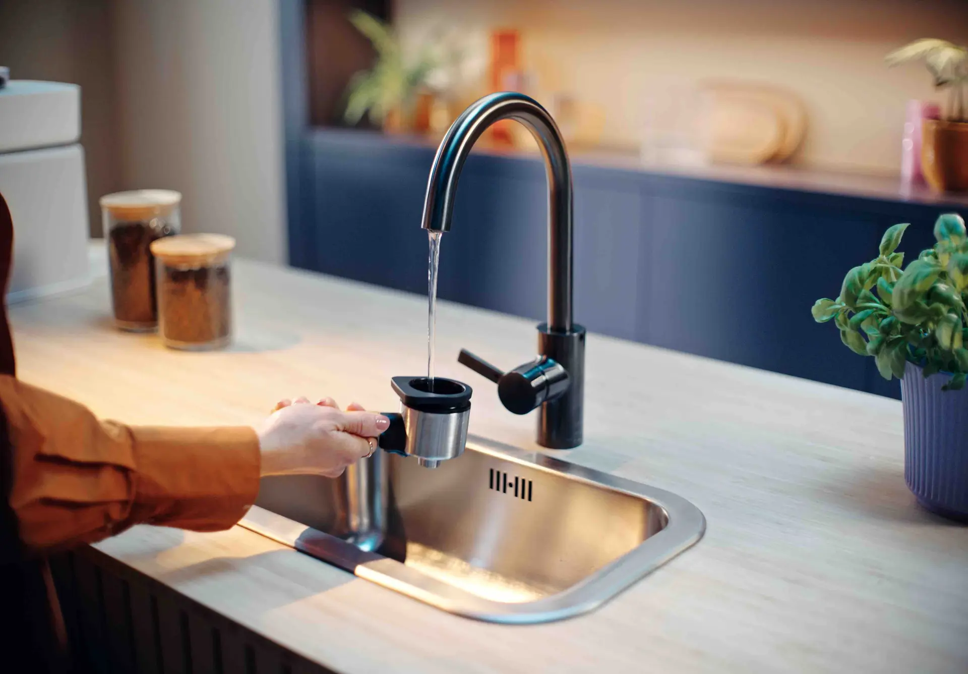rinse portafilter.jpg rinse portafilter.jpg